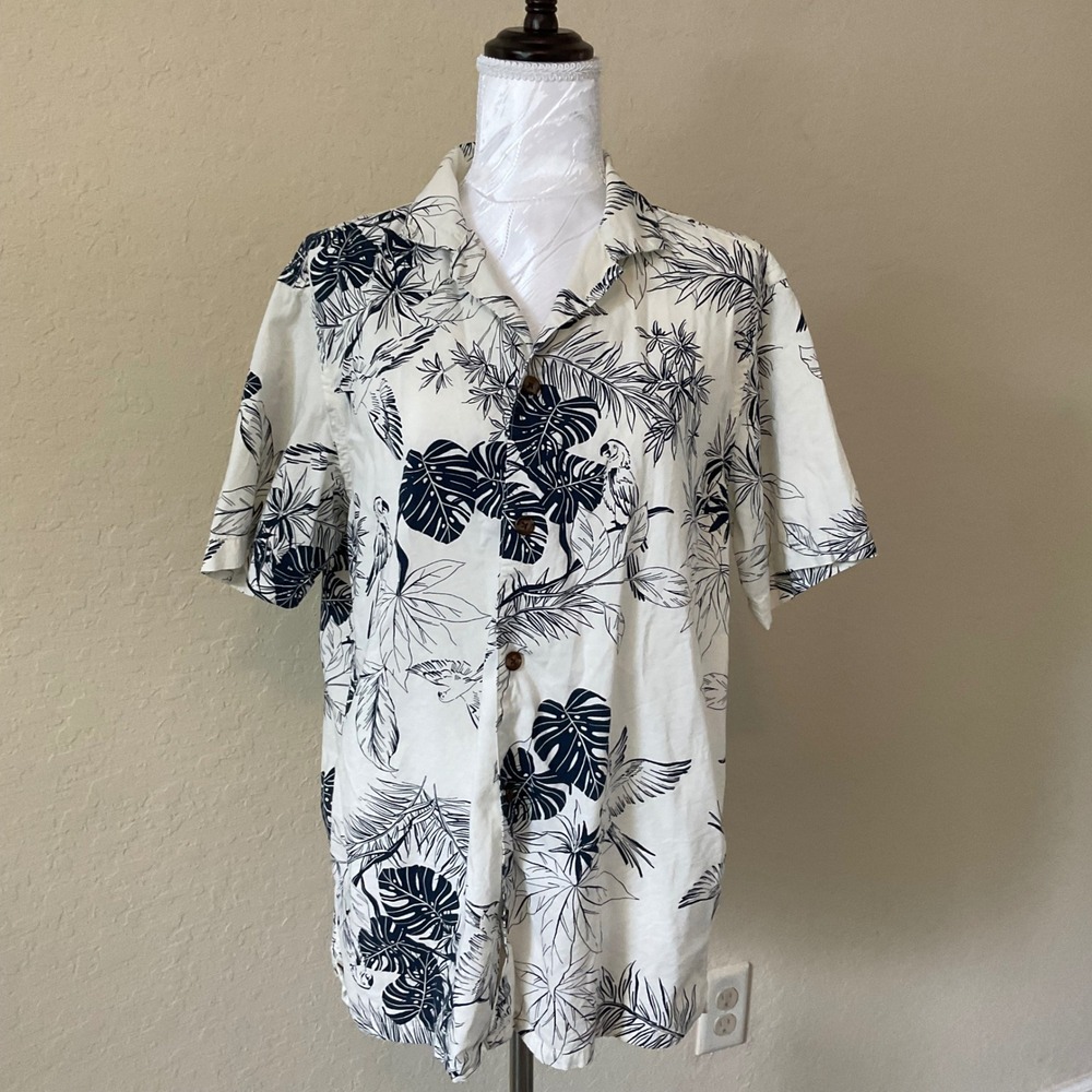 Old Navy Tropical Print Button Up Shirt Mens Medium Black White Short Sleeve